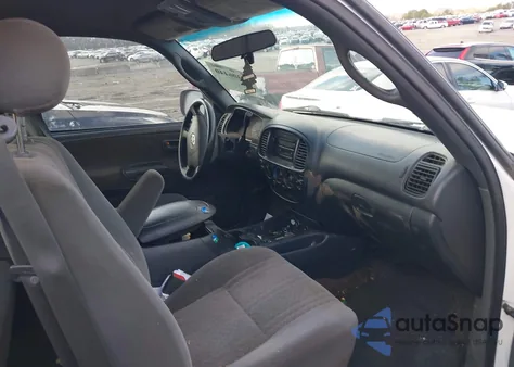 2004 Toyota Tundra Sr5 V8 z USA, uszkodzony, nr VIN 5TBRT34194S449417